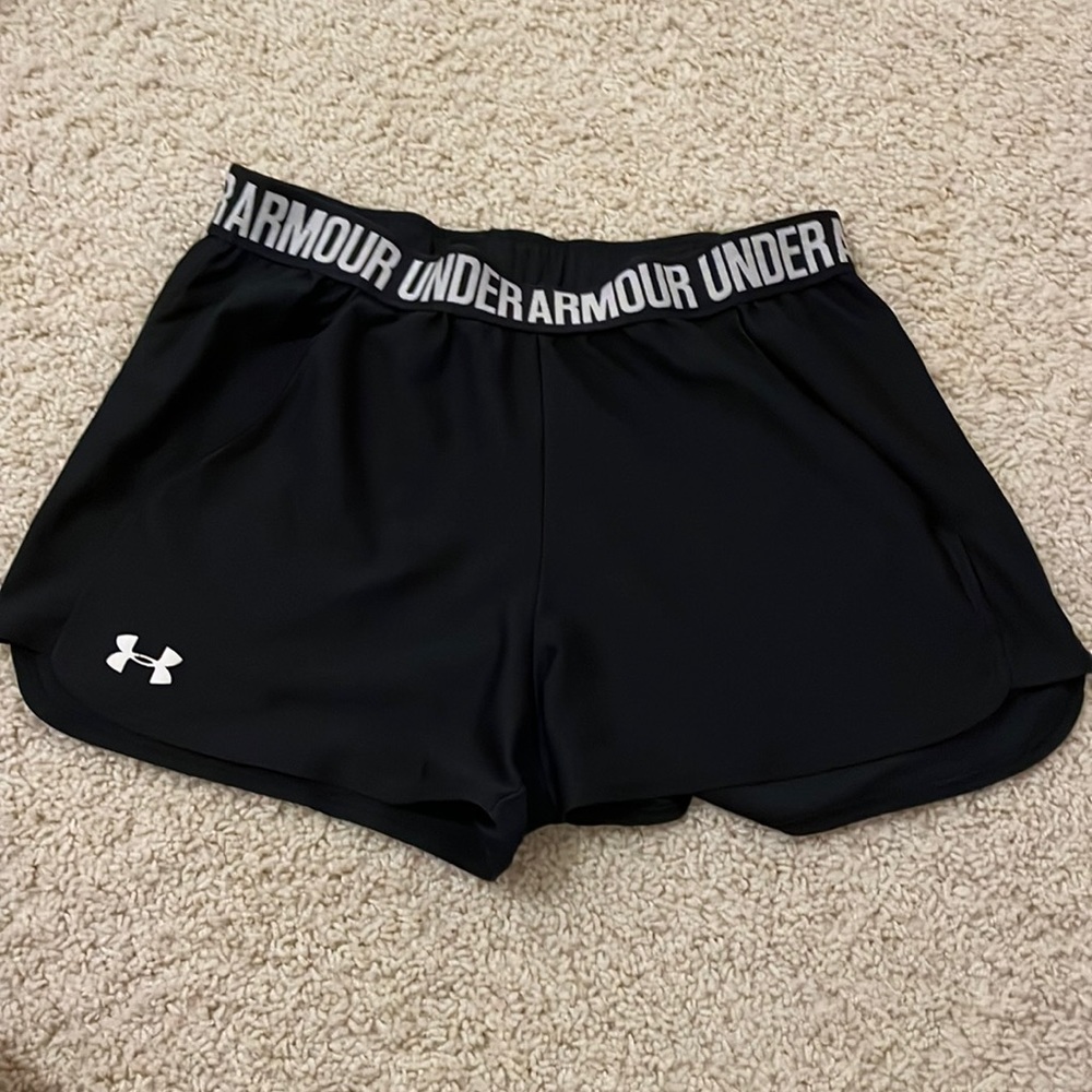 black underarmour shorts